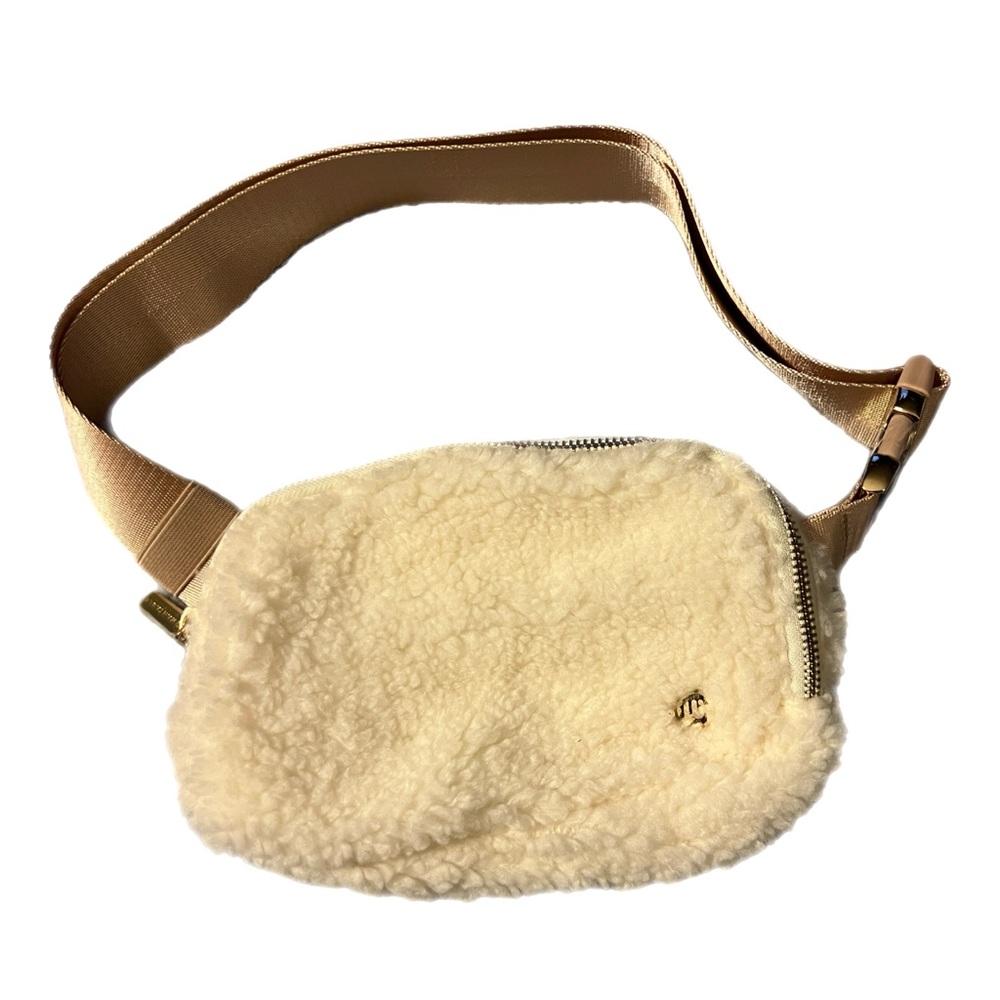 Wantable Sherpa belt bag. Never worn.